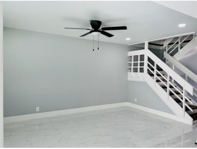 Building Photo - 314 Sunshine Dr