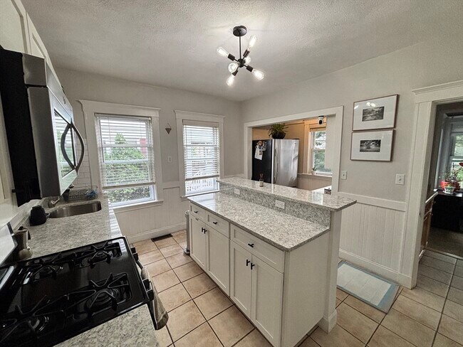 Foto del edificio - 24 Teele Ave