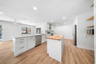 Building Photo - 948 Canal Cir