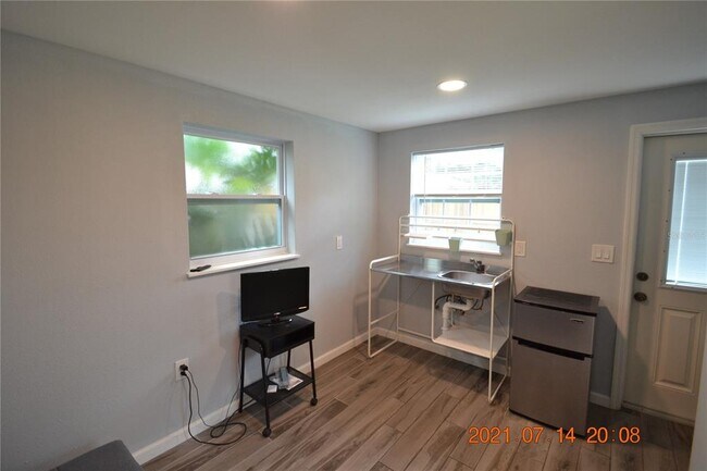 Building Photo - 811 W 124th Ave