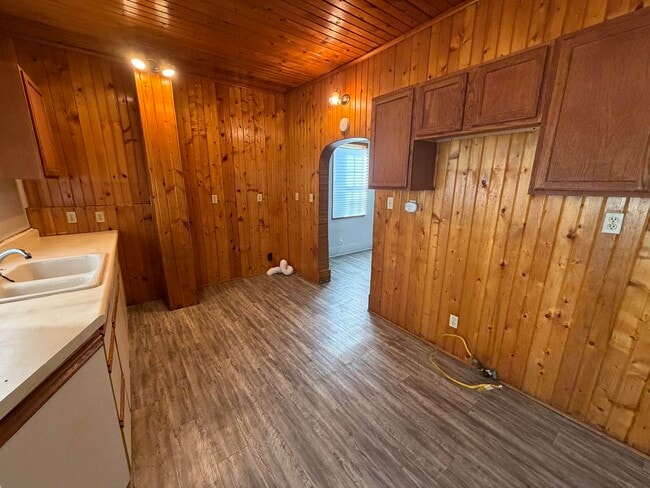 Building Photo - 714 Commercial-