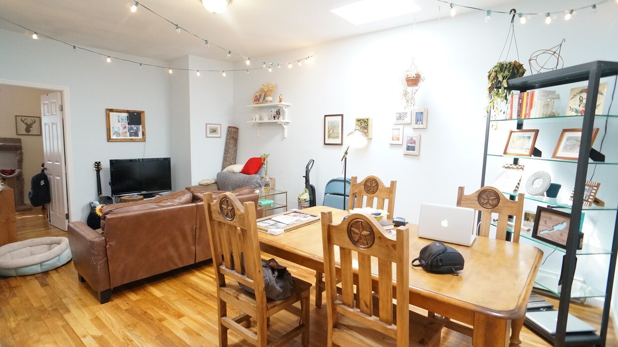 Foto principal - 310 E 140th St