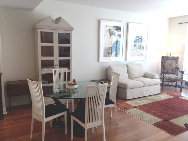 Foto del edificio - 130 N Garland Ct