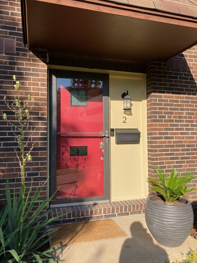 4 Tower Hill Ct, Olivette, MO 63132 Townhome Rentals in Olivette MO