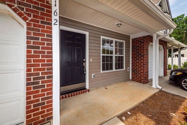 Foto del edificio - 3 Bedroom 3 Bath Townhome in Persimmon Hil...