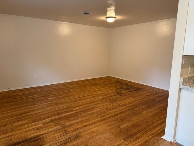 Photo - 3817 Woodlake Dr Townhome