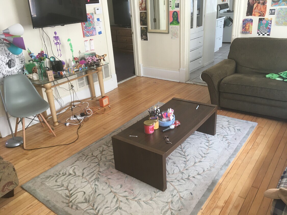 Living room - 2488 N Bartlett Ave