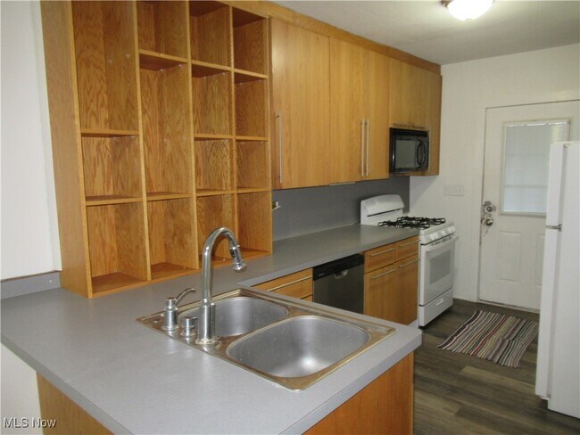 Foto del edificio - 3754 W 130th St