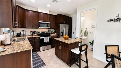 Building Photo - 16454 Helix Ct