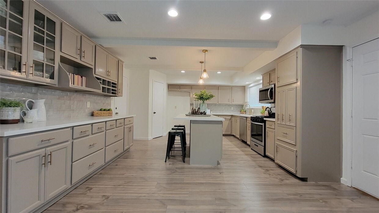 Foto del edificio - 3210 Haydee Rd