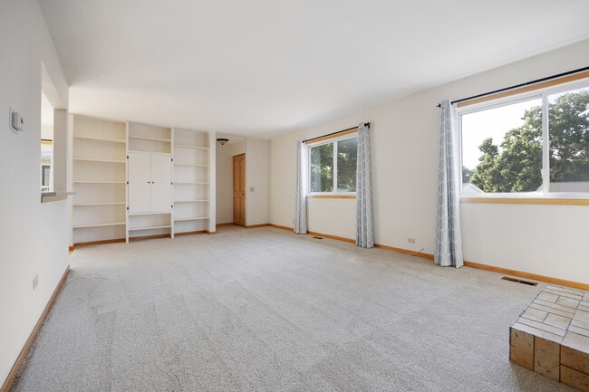 Building Photo - 717 Whitesail Dr