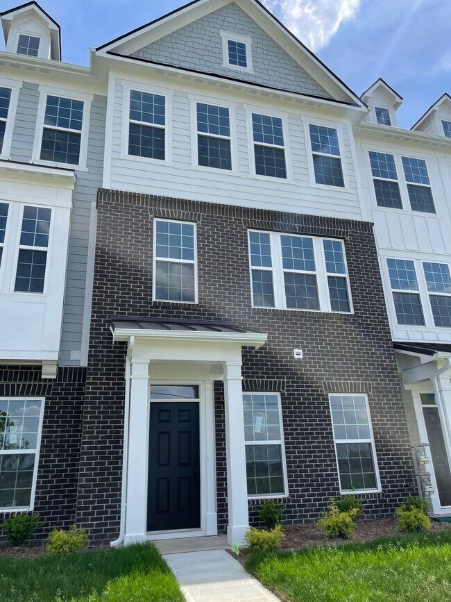 Building Photo - 1788 Blenker Dr