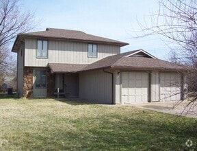 Building Photo - 621 W Belmont Ct