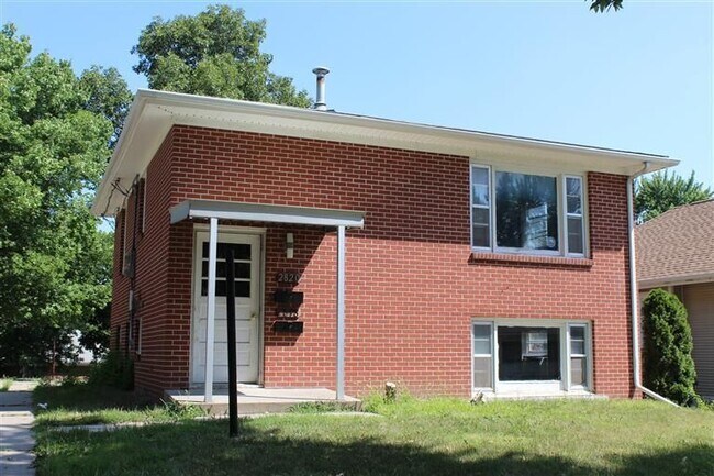 Building Photo - 2820 Everett St