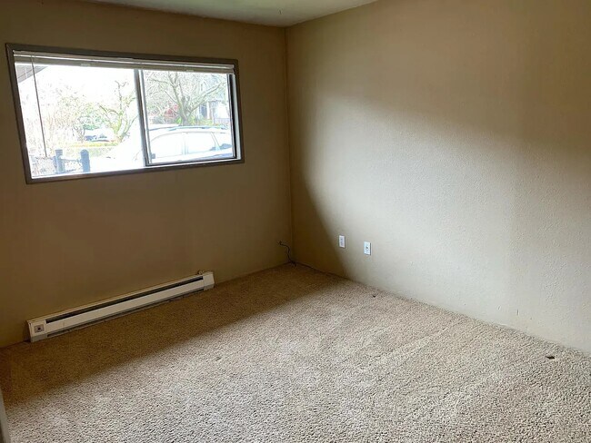 Foto del edificio - 4323 N Commercial Ave