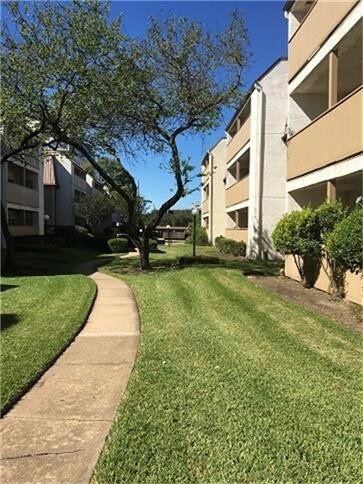 Foto del edificio - 8421 Hearth Dr