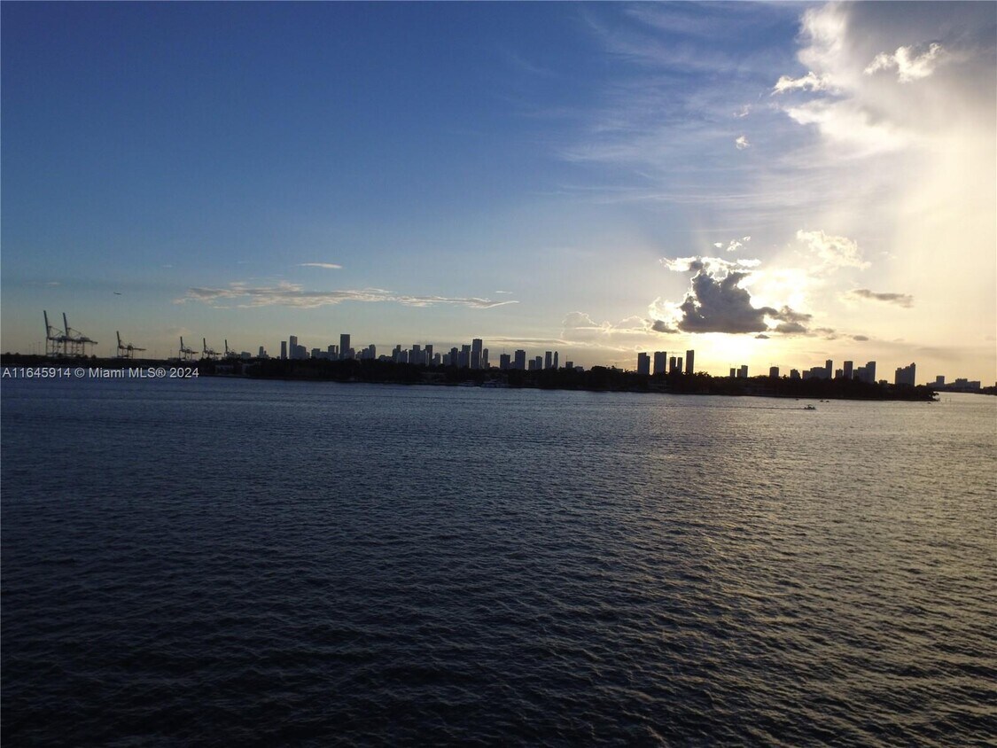 Foto principal - 800 West Ave