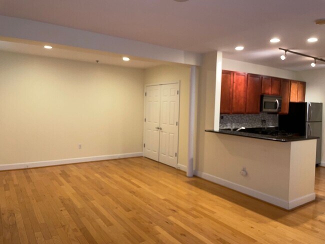Building Photo - Spacious U Street Corridor One Bedroom W/Open Floor Plan, Pets Welcomed, Washer/Dryer In Unit, & ...