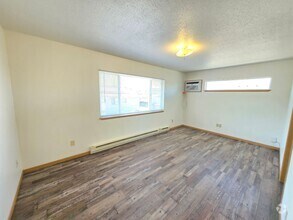 Building Photo - 421 S Williams Ave
