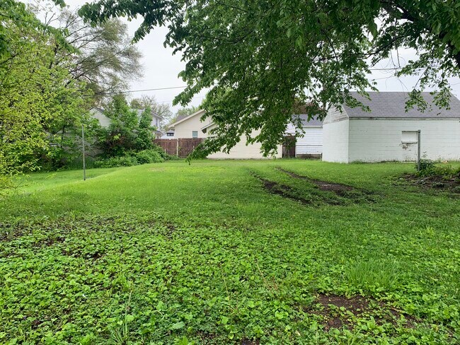 Building Photo - 1212 W Nowland Ave