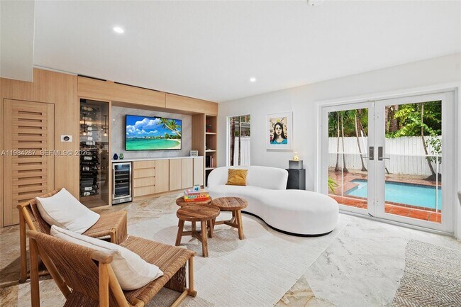 Building Photo - 200 W Mashta Dr