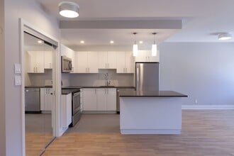 Building Photo - 4555 Av. Bonavista