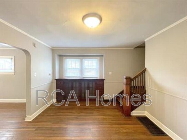 Building Photo - 509 N Bradley Ave