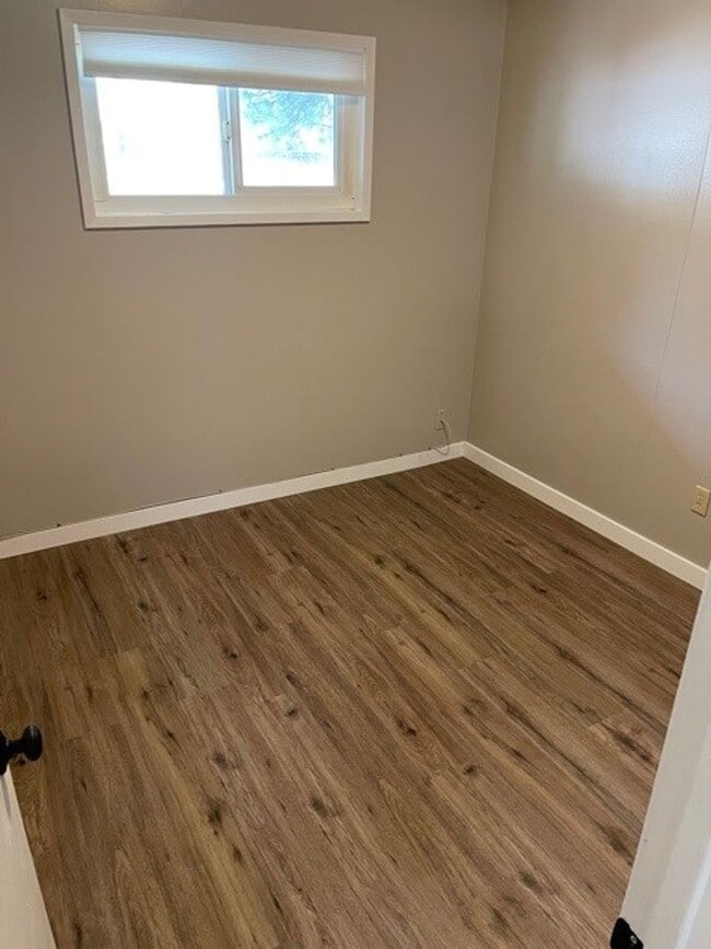 Foto del edificio - 905 Lapham Dr