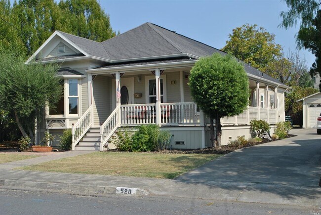 Building Photo - 520 College St