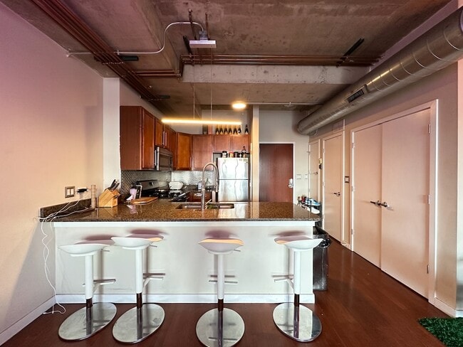 Foto del edificio - 1610 W Fullerton Ave