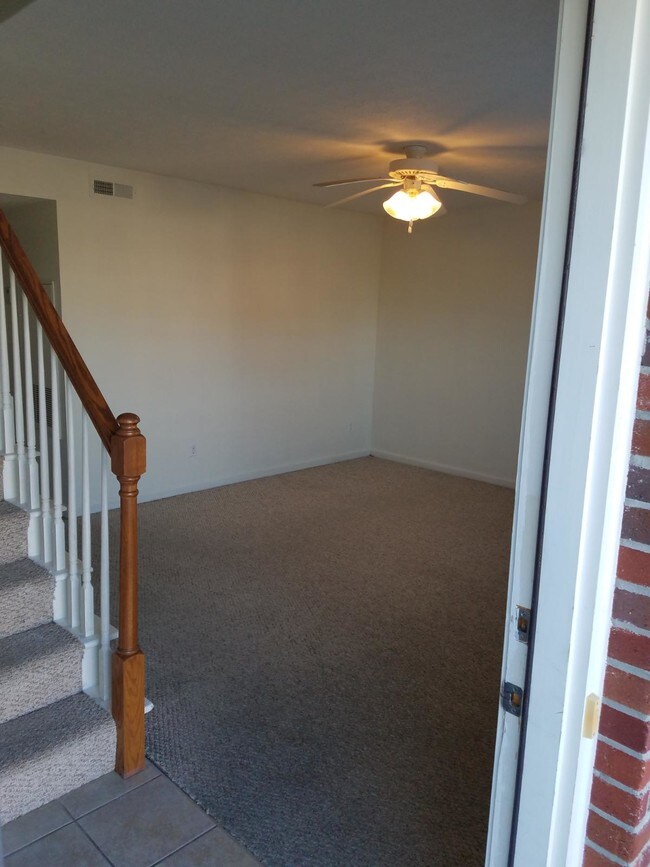 Foto del edificio - Broadway Townhomes