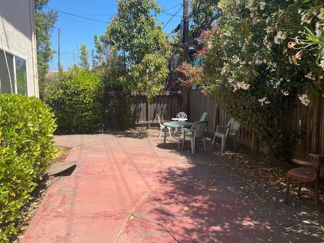 Foto del edificio - 3158 Moorpark Ave