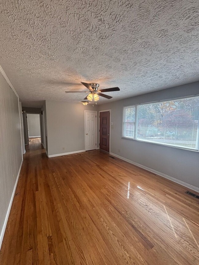 Photo - Updated 3bd/2bth home with Remodeled Master Suite & Prime Location!