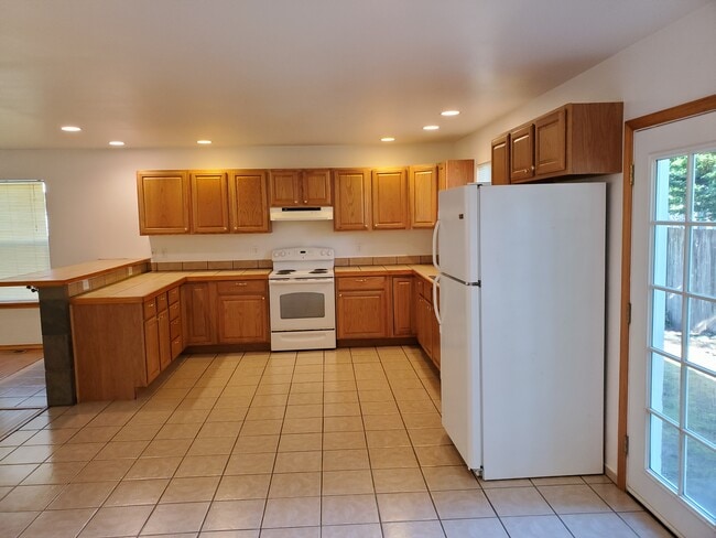 Building Photo - 6442 Shire Estate Pl NE