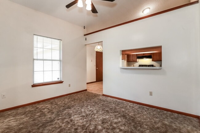 Foto del edificio - 2115 Center Way