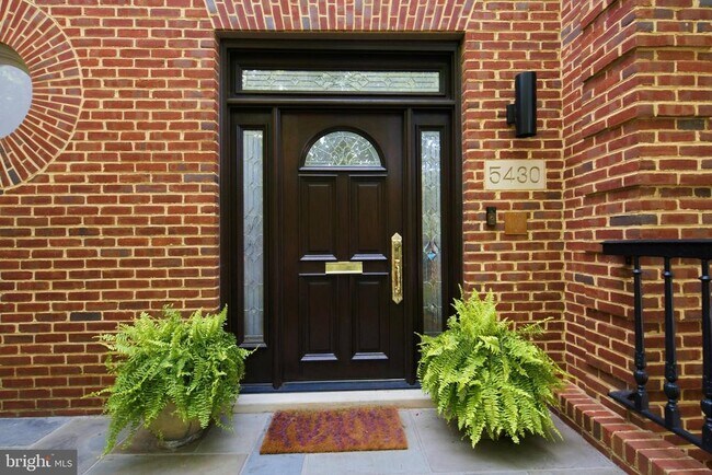 Foto del edificio - 5430 Chevy Chase Pkwy NW