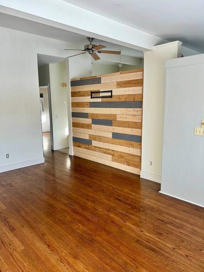 Building Photo - 1216 N Fairview Ave