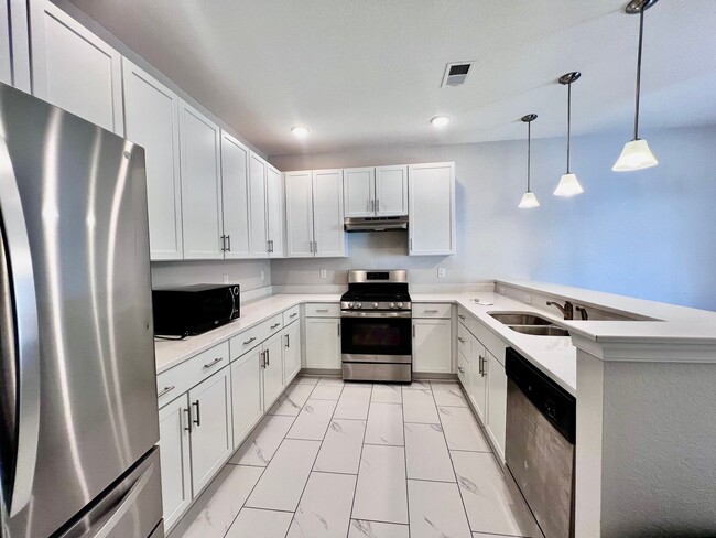 Building Photo - Luxurious 2-Bed Home with Gourmet Kitchen ...