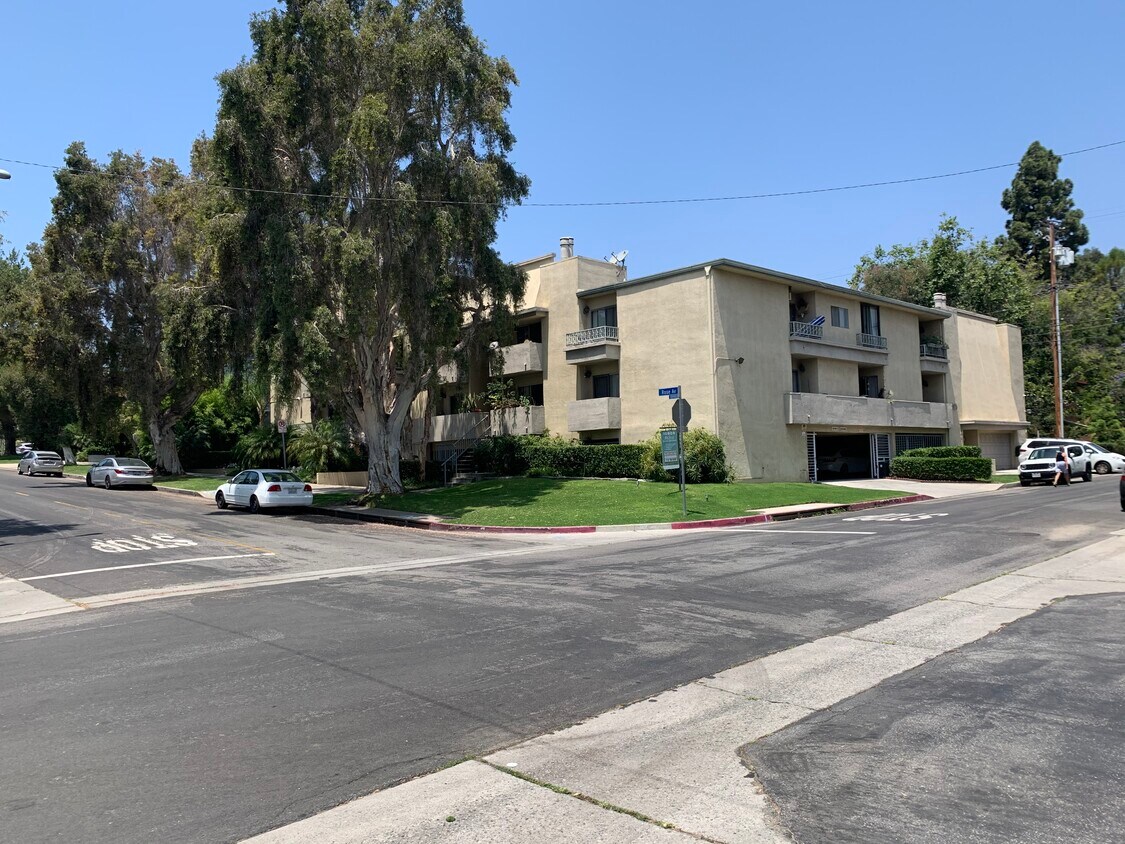 Primary Photo - 3325 Kelton Ave