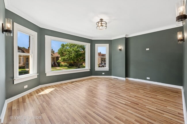 Foto del edificio - 6236 W Cornelia Ave
