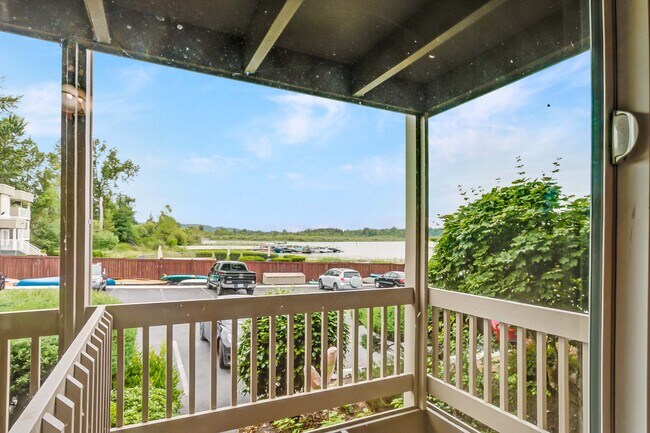 Foto del edificio - 4050 W Lake Sammamish Pky NE