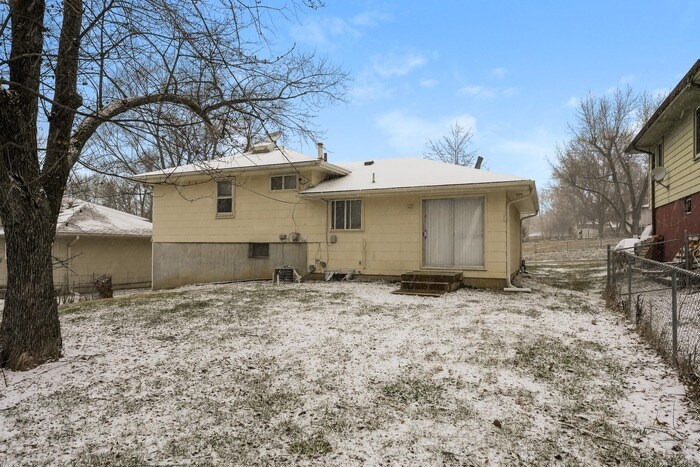 Building Photo - Great Kansas City Home