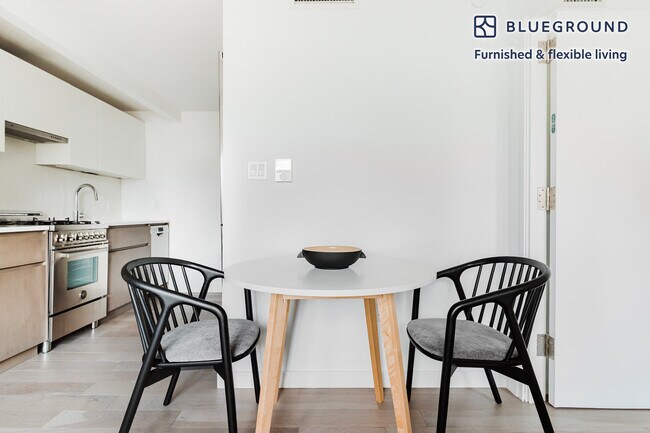 Foto del edificio - 107 Columbia Heights