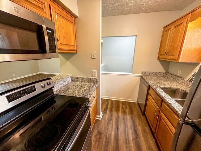 Foto del edificio - 1720 Autumn Ridge Dr