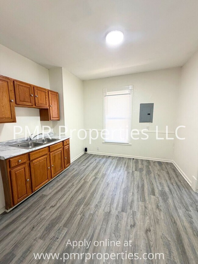 Foto del edificio - 1205 Douglas St