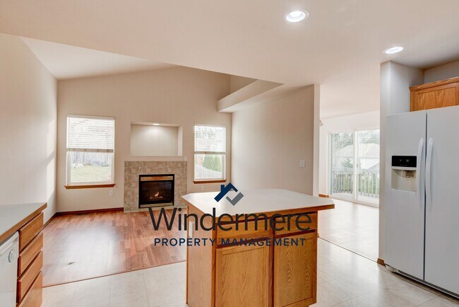 Foto del edificio - Two story 4 bedroom 2.5 bath Home.