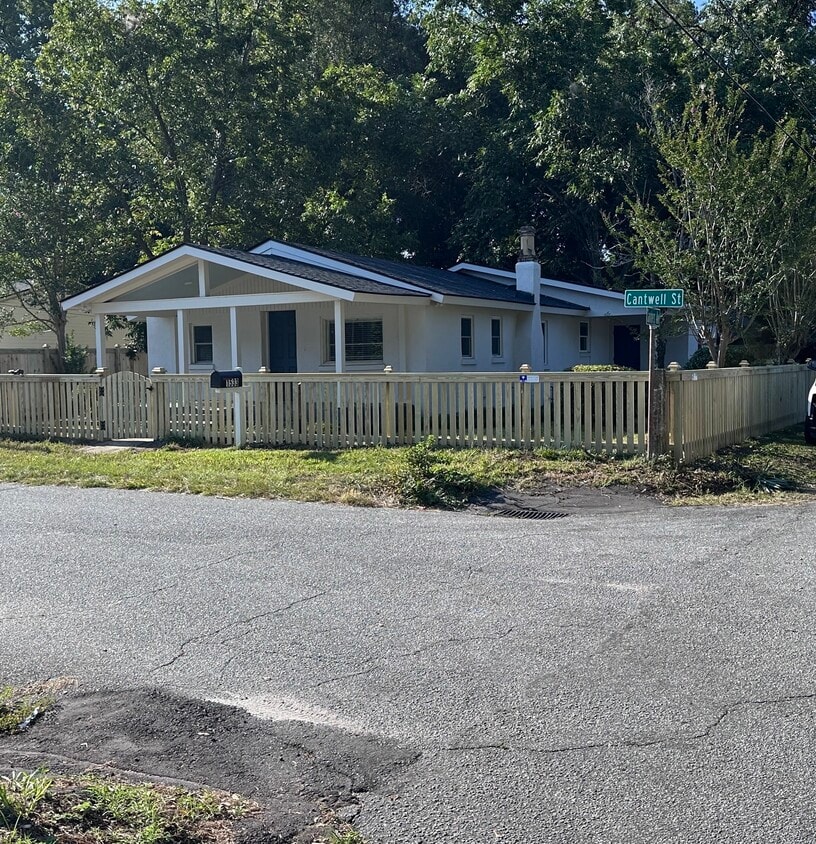Primary Photo - 1533 Cantwell St