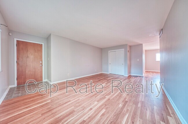 Building Photo - 26 S Hampton Rd