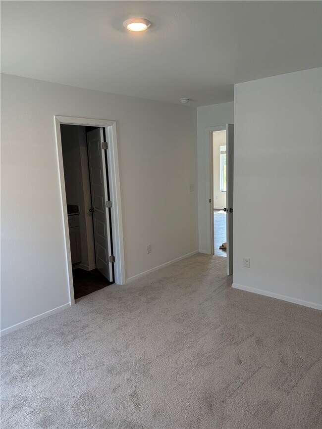Building Photo - 2813 S Ouachita Dr
