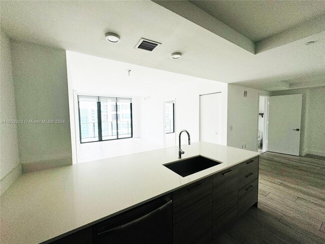 Foto del edificio - 121 NE 34th St